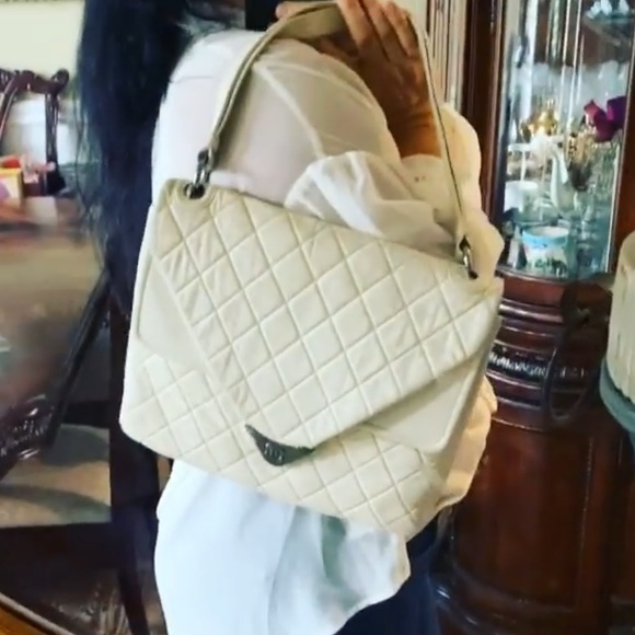 Rare limited edition Authentic Chanel CC oversized Quilted Lambskin Bag - Picture 12 of 12